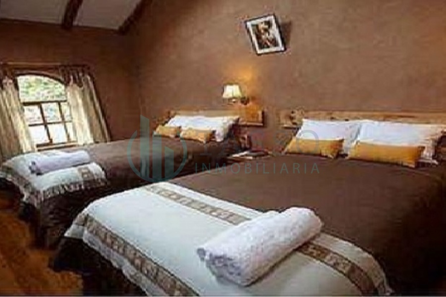 venta, hotel en cusco, camino a ollantaytambo y pumahuanca, cerca a restaurante alhambra, de 2 pisos, amplio y cómodo