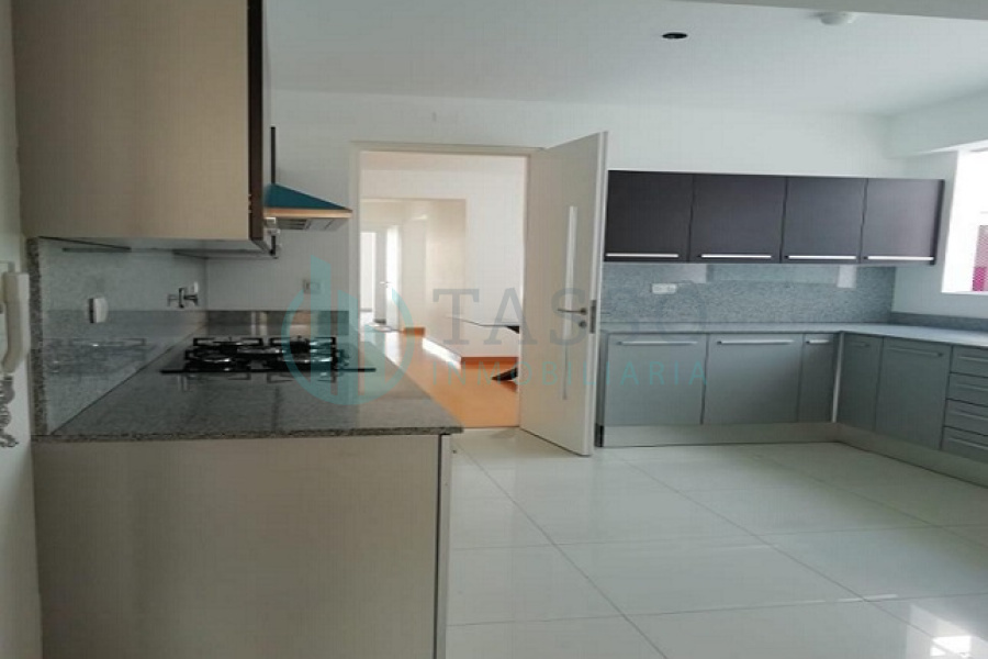 departamento en venta en san isidro, vista a calle, 3 dormitorios, baño incorporado, terraza, ascensor directo, sala de estar, estreno, duplex