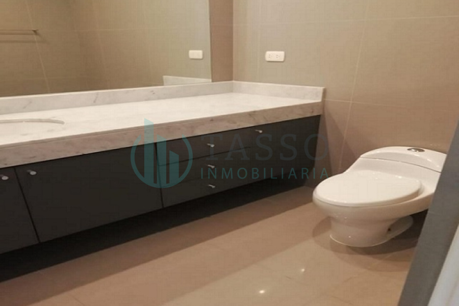 departamento en venta en san isidro, vista a calle, 3 dormitorios, baño incorporado, terraza, ascensor directo, sala de estar, estreno, duplex