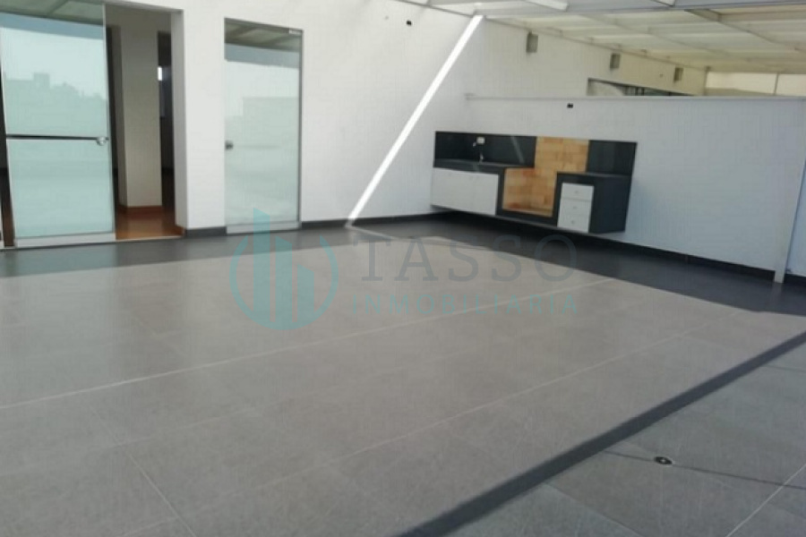 departamento en venta en san isidro, vista a calle, 3 dormitorios, baño incorporado, terraza, ascensor directo, sala de estar, estreno, duplex