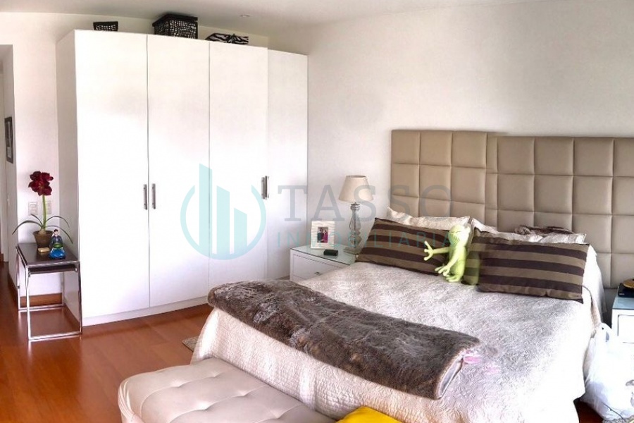 flat, cerros de camacho, piso 11, frente al golf, 4 dormitorios, 4 baños incorporados, ascensor directo, 6 cocheras, 2 depositos, estar, jacuzzi,  tina, estar, escritorio, terraza, balcon, areas comunes