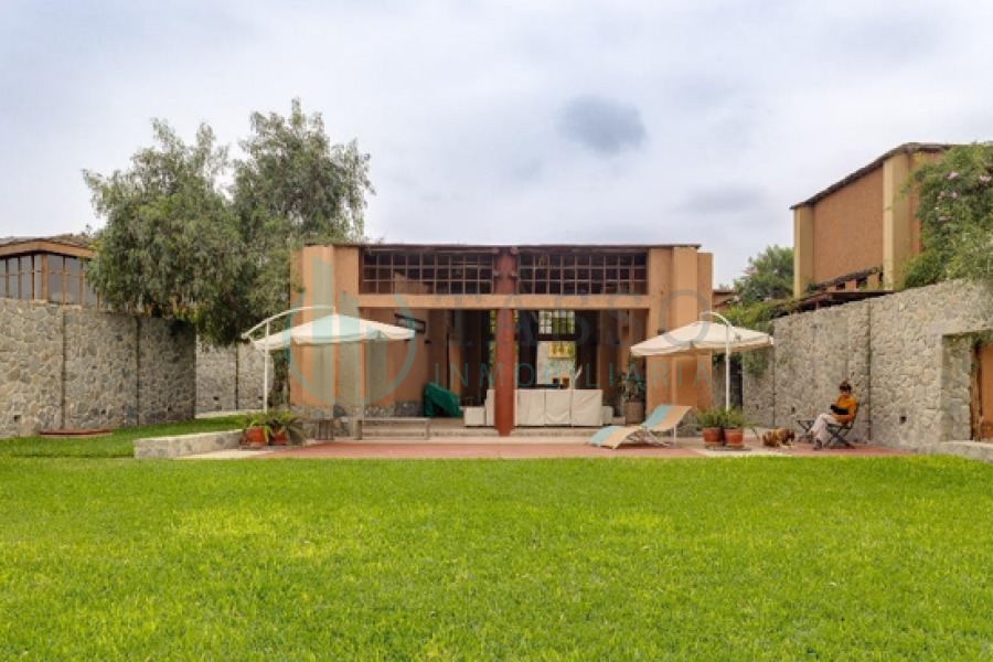 Retiro espiritual o wellness Lodge, Centro de terapias naturales o de salud holística, Hotel ecológico o eco-resort de lujo, Centro educativo alternativo o artístico, Residencia familiar extendida o condominio privado, 9 bungalos, 7 habitaciones cada uno, dos pisos, jardines amplios