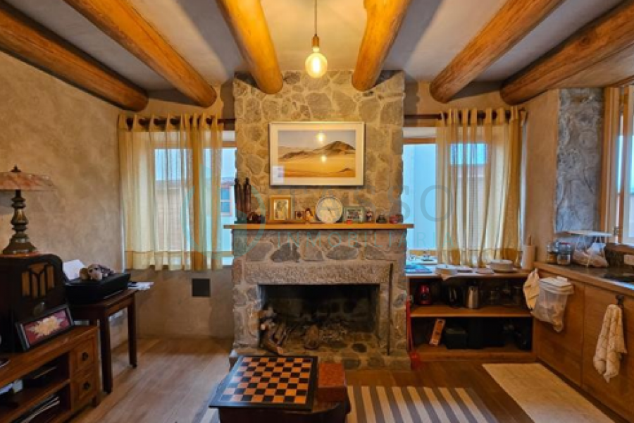 Retiro espiritual o wellness Lodge, Centro de terapias naturales o de salud holística, Hotel ecológico o eco-resort de lujo, Centro educativo alternativo o artístico, Residencia familiar extendida o condominio privado, 9 bungalos, 7 habitaciones cada uno, dos pisos, jardines amplios